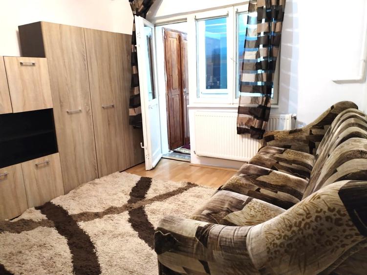 Garsoniera 27mp etaj 1 zona Bulevard mobilata utilata 39.000eur - 1