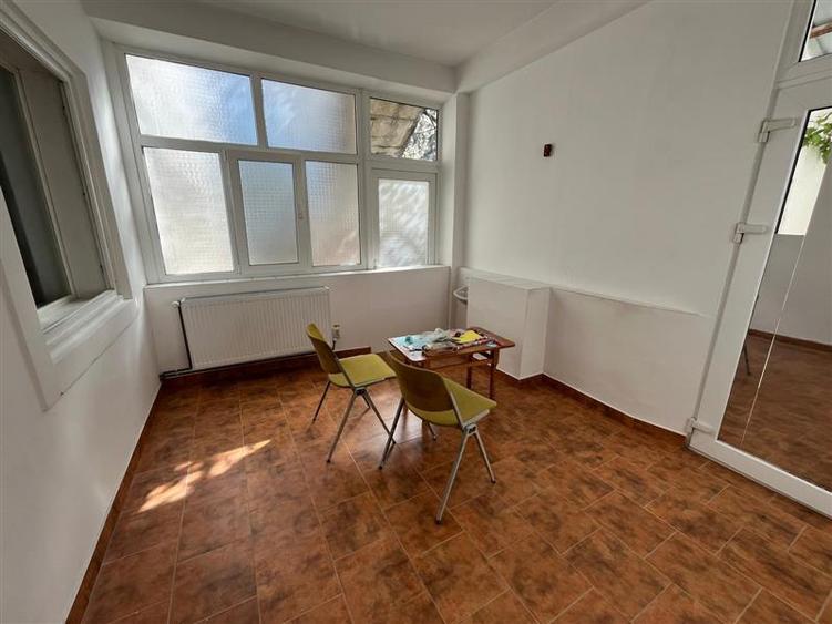 Caransebes, CHIRIE Spatiu Comercial 58 Mp,  Zona Nord - 3