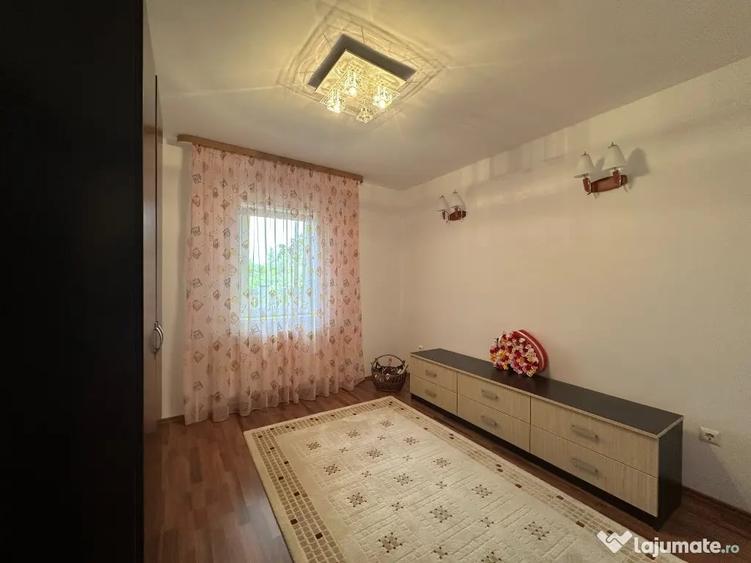 Casă cu 6 camere cu Teren 2250 Mp în Fulga