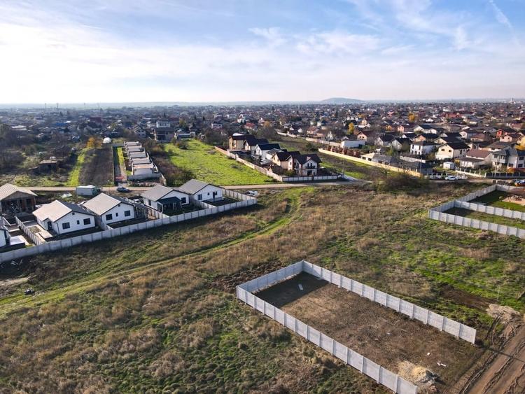 Teren Intravilan Ciresilor Com. Berceni | utilitati: la strada | #CG17 - 11