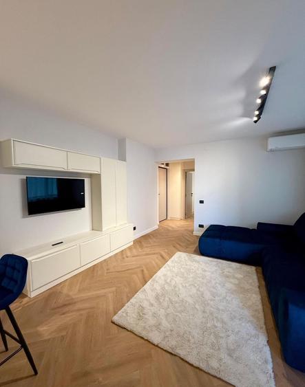 Apartament 2 camere Lux+Loc de parcare in Bloc Nou zona Damaroaia - 1