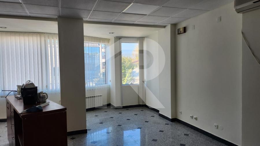 Spațiu premium birouri sau clinică, 2 corpuri, 12 parcări, lift, terasă - 7500 E - 18