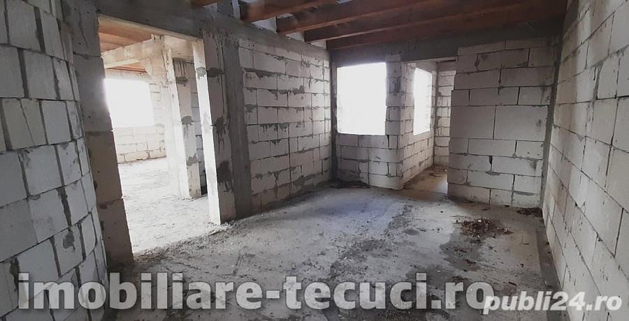 Casa la rosu cu 1000 mp teren in com Munteni, parter ?i mansarda - 17