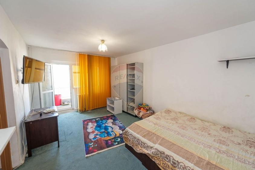 Apartament decomandat cu 2 camere de vanzare in zona Titan Salajan - 1