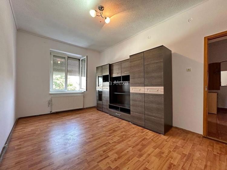 Apartament de vânzare - Zona Dealul Cetății, Brașov
