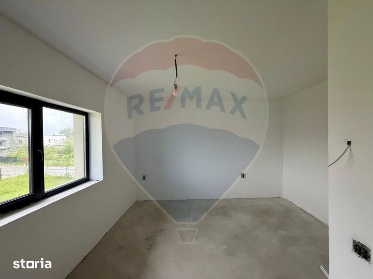 Casă cu 4 camere cu Teren 200 Mp în Central