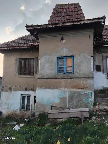 Casă cu 4 camere cu Teren 140 Mp în Vârvor