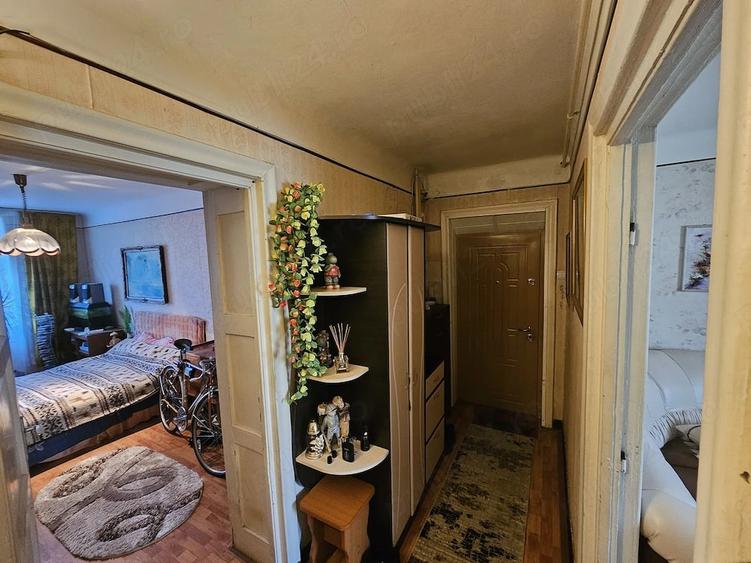 Apartament cu 3 camere decomandat în Central