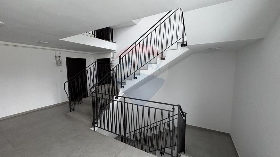 DE VANZARE - Apartament 3 camere, decomandat, Str. Victoriei - 7