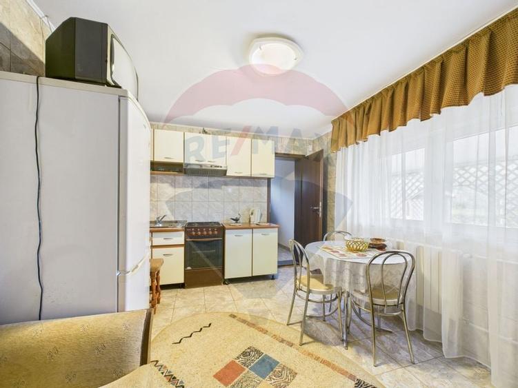 Casa / Vila cu 5 camere de vanzare in orasul Negru Voda, zona Central - 5