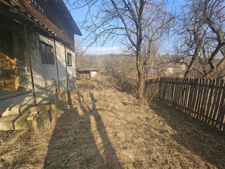 Teren 1000 mp si casa renovabila in Valcanesti . - 10