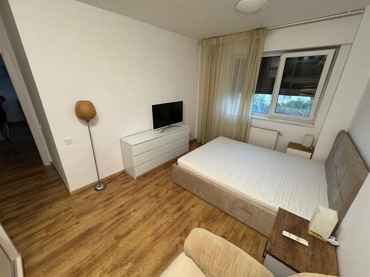 Apartament cu 3 camere semidecomandat în Militari