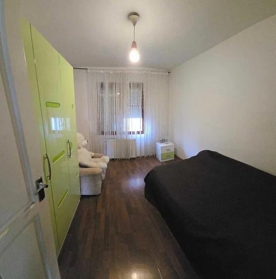 vand in Unirii apt. 4 camere,et.1,decomandat - 1