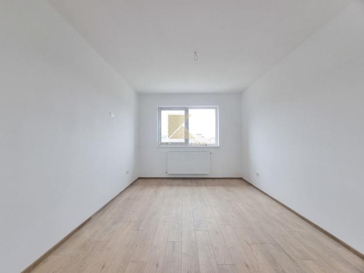 Casă &icirc;nsiruită cu 4 camere și curte proprie - Cartier Izvor, Str. Salc - 17