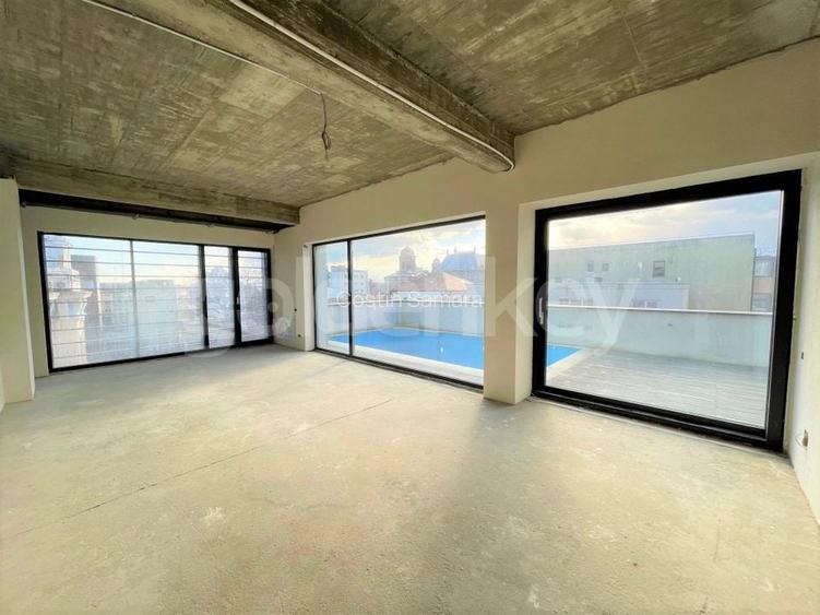 Apartament spectaculos cu piscina