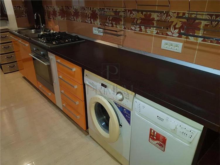 Apartament cu 3 camere decomandat, mobilat în Dacia