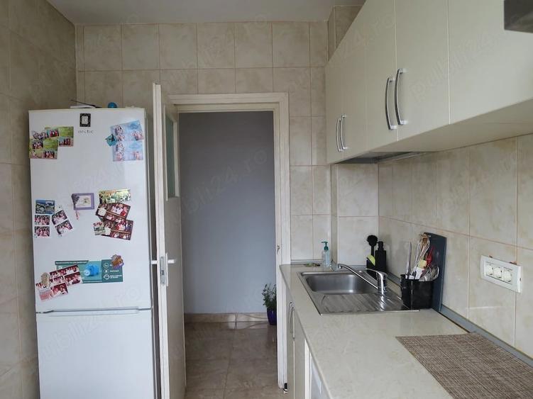 Apartament cu 3 camere semidecomandat în Gara de Nord