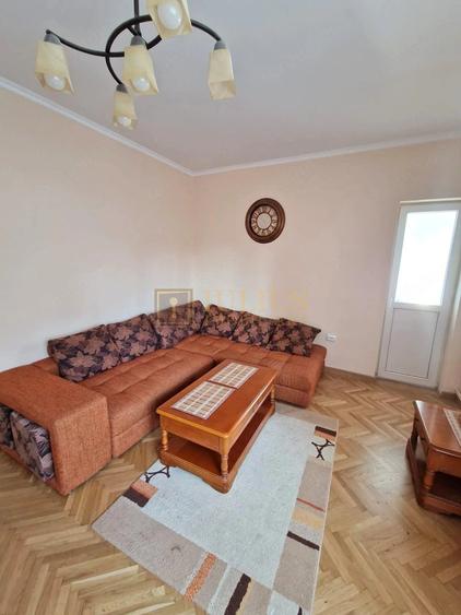 Apartament cu 4 camere decomandat în Neptun