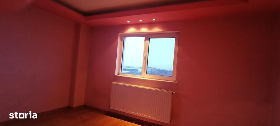 Casă cu 7 camere cu Teren 450 Mp în Central