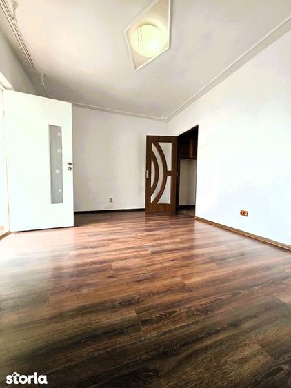Apartament cu 2 camere decomandat în Podul de Fier