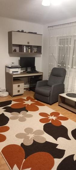 Apartament cu 4 camere decomandat în Micro 3