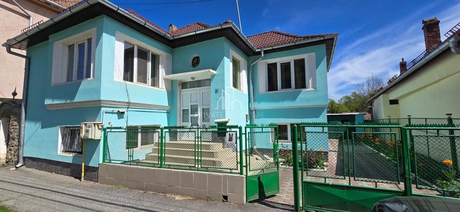 Casă individuală cu 5 camere cu Canalizare în Est