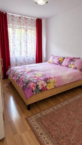 Apartament cu 2 camere semidecomandat, mobilat în Piața Centrală
