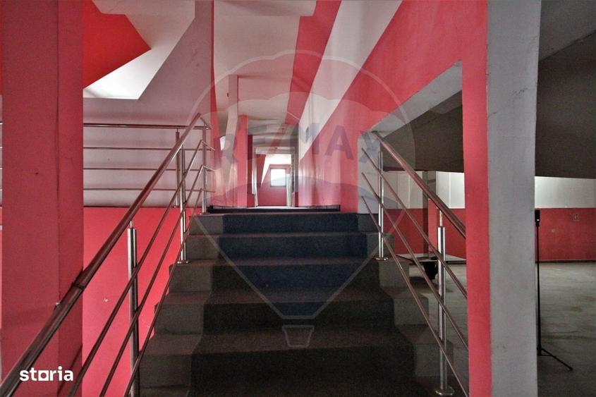 Spațiu comercial, de 400 mp, în Central