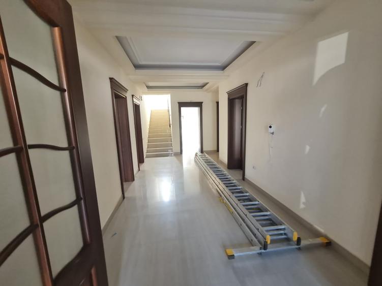 Casă individuală cu 5 camere cu Canalizare în Nord
