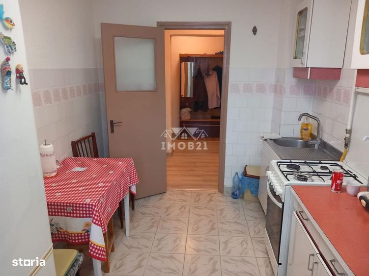 Apartament cu 4 camere decomandat în Bughea de Sus