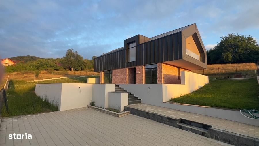 Casă cu 4 camere în Cisnădioara