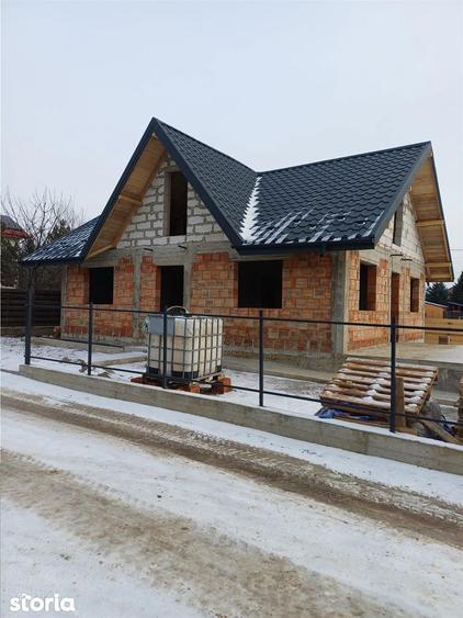 Casă cu 3 camere decomandat cu Teren 500 Mp în Bârnova