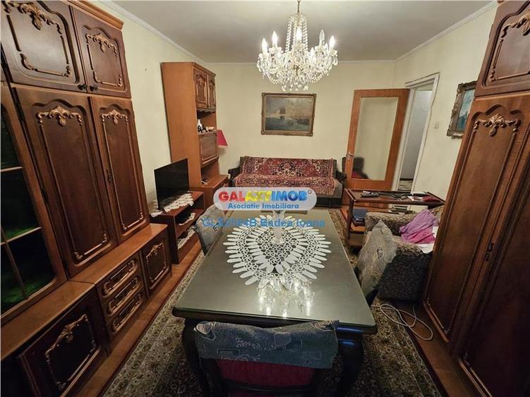 Apartament cu 4 camere decomandat în Titan