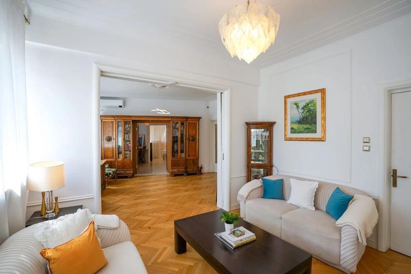 Apartament cu 6 camere semidecomandat în Calea Victoriei