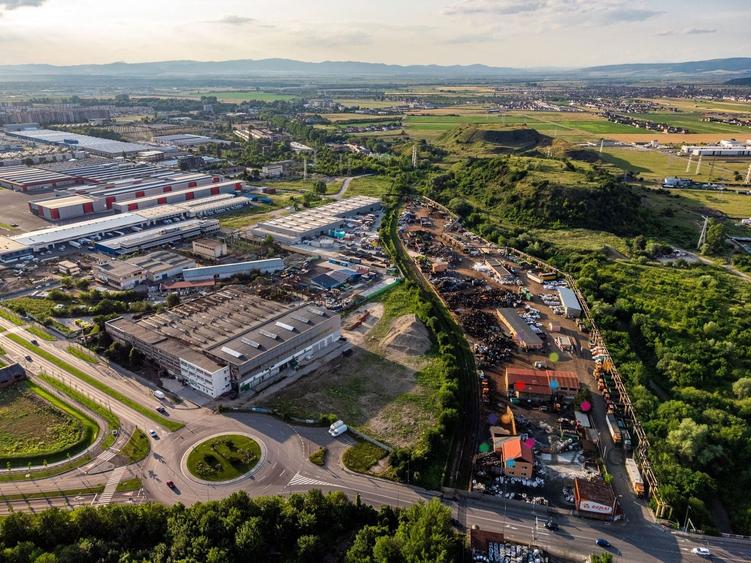 Teren Construcții intravilan de 5109 mp, în Tractorul