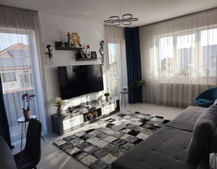 Apartament cu 3 camere decomandat în Central