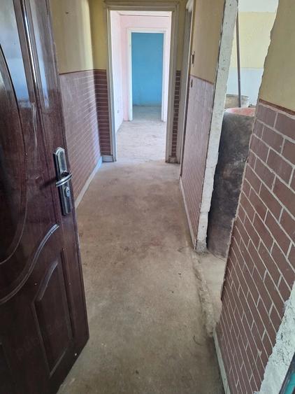 Apartament cu 3 camere semidecomandat în Central
