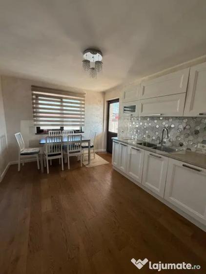 Casă cu 4 camere cu Teren 100 Mp în Central