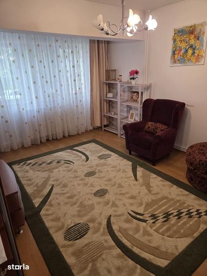 Tomis Nord-Calinescu, 2 camere decomandate, balcon, beci, liber, neg. - 4