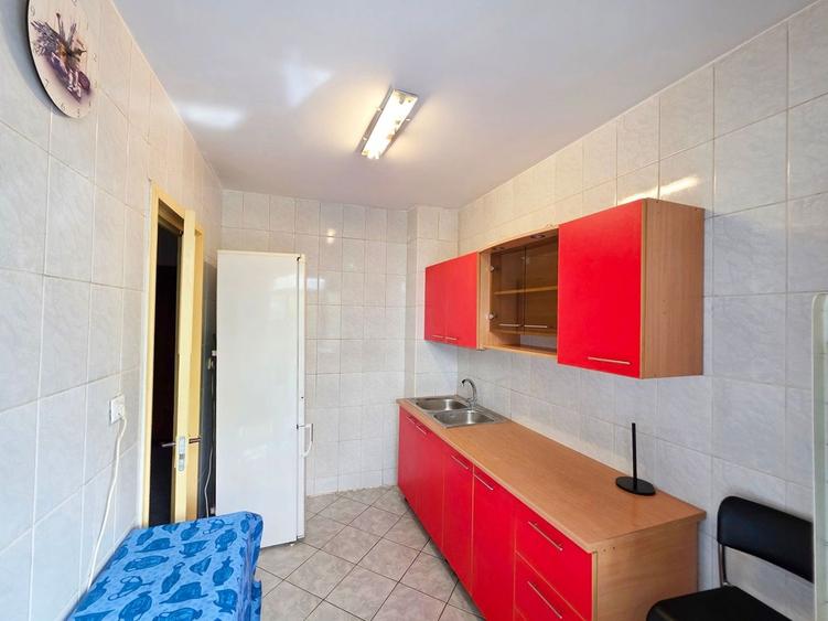 Apartament cu 3 camere decomandat, mobilat în Tineretului