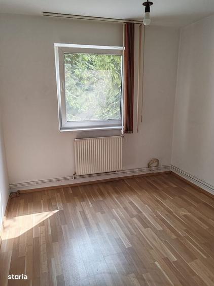 Apartament cu 2 camere semidecomandat în Florilor