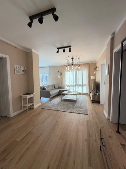 Apartament cu 3 camere semidecomandat, mobilat în Orașul Vechi