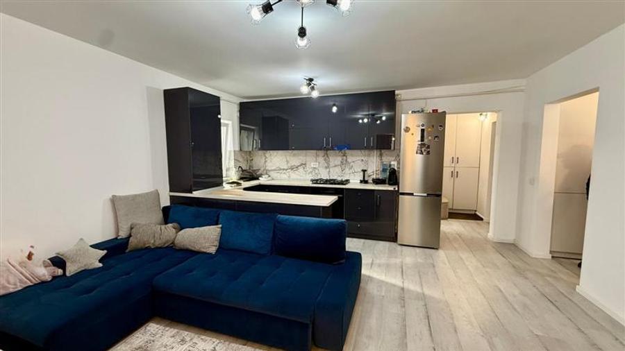 Apartament cu 3 camere decomandat, mobilat în Mircea cel Bătrân