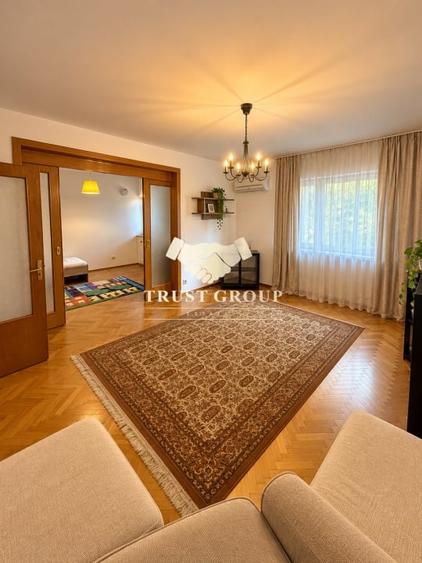 Apartament cu 3 camere semidecomandat în P-ța Victoriei