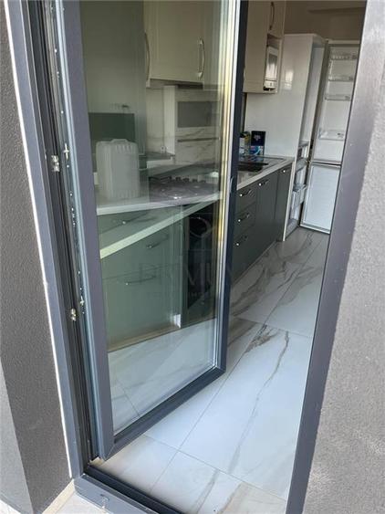 Apartament cu 3 camere semidecomandat în Fratelia