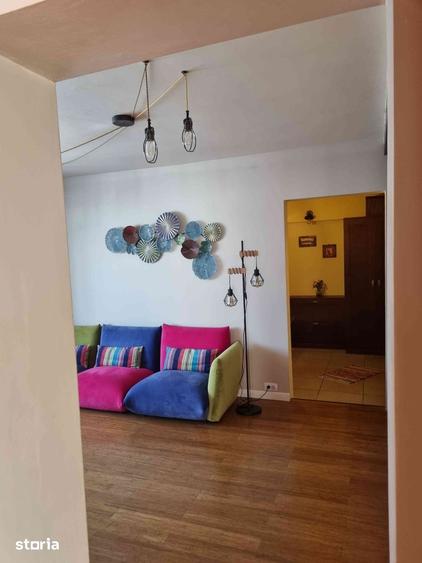 Apartament cu 3 camere semidecomandat în Vatra Luminoasă