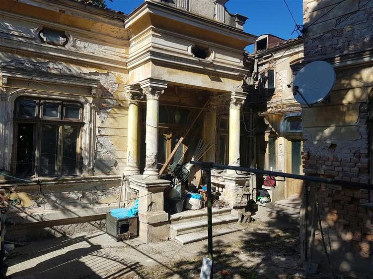 Casă cu 5 camere cu Teren 246 Mp în Apollo