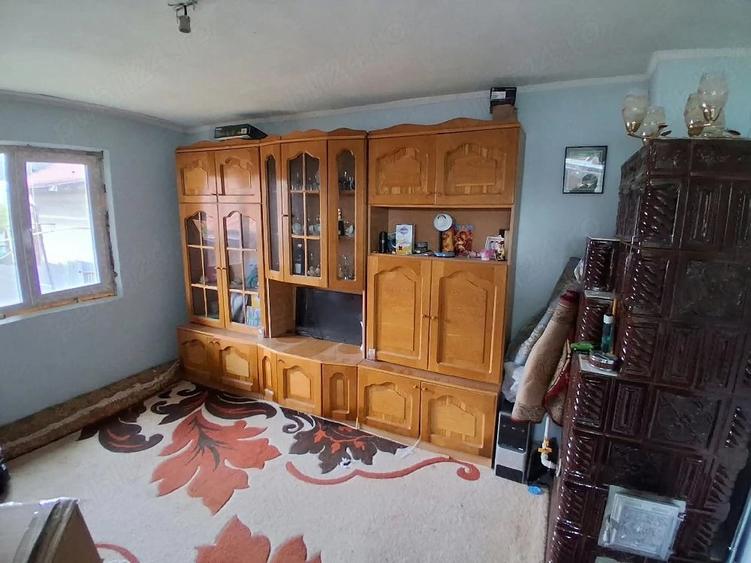 Casă cu 2 camere cu Teren 250 Mp în Central