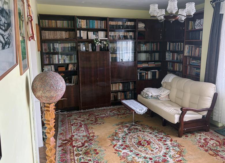 Apartament cu 3 camere semidecomandat în Central