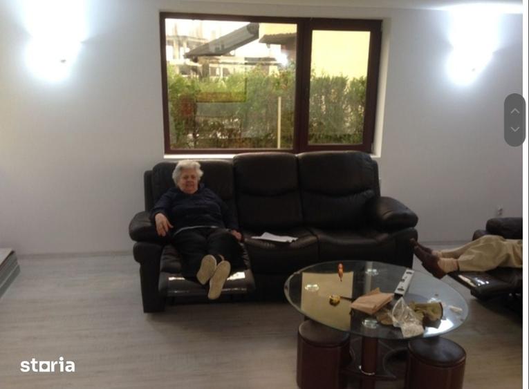 Casă cu 7 camere cu Teren 330 Mp în Corbeanca